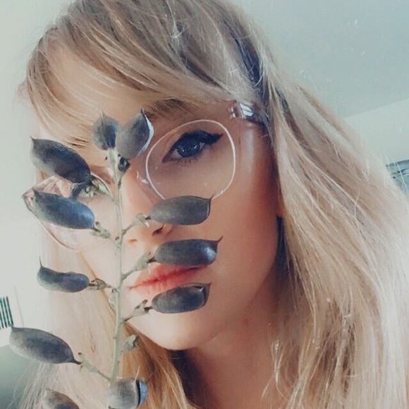 Meet your Posher, Winona - Picture 1 of 1